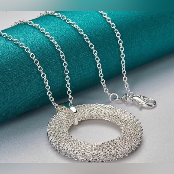 925 Mesh Circle Necklace - Picture 3 of 7